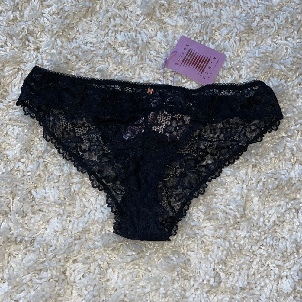 Savage X Fenty size:medium black lace panty (new with tags)